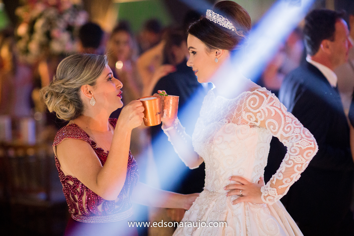 casamento da Isabella e Cilson em Patos de Minas MG.  Catedral Santo Antonio e recepção no salão de festas DB,  Cerimonial Conceito Eventos, salão de beleza  Le Salon, Vestido da noiva Fernando Peixoto, 
