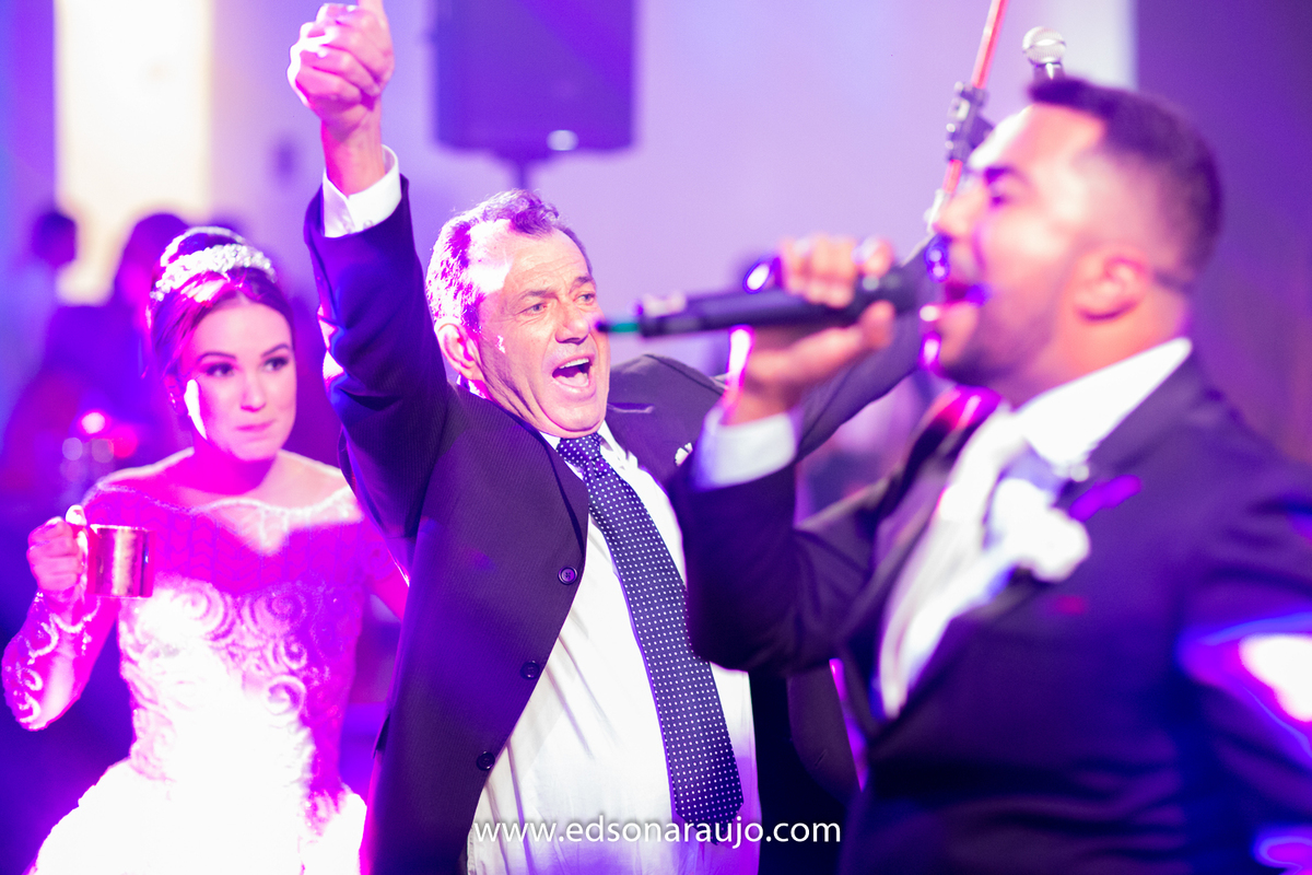 casamento da Isabella e Cilson em Patos de Minas MG.  Catedral Santo Antonio e recepção no salão de festas DB,  Cerimonial Conceito Eventos, salão de beleza  Le Salon, Vestido da noiva Fernando Peixoto, 
