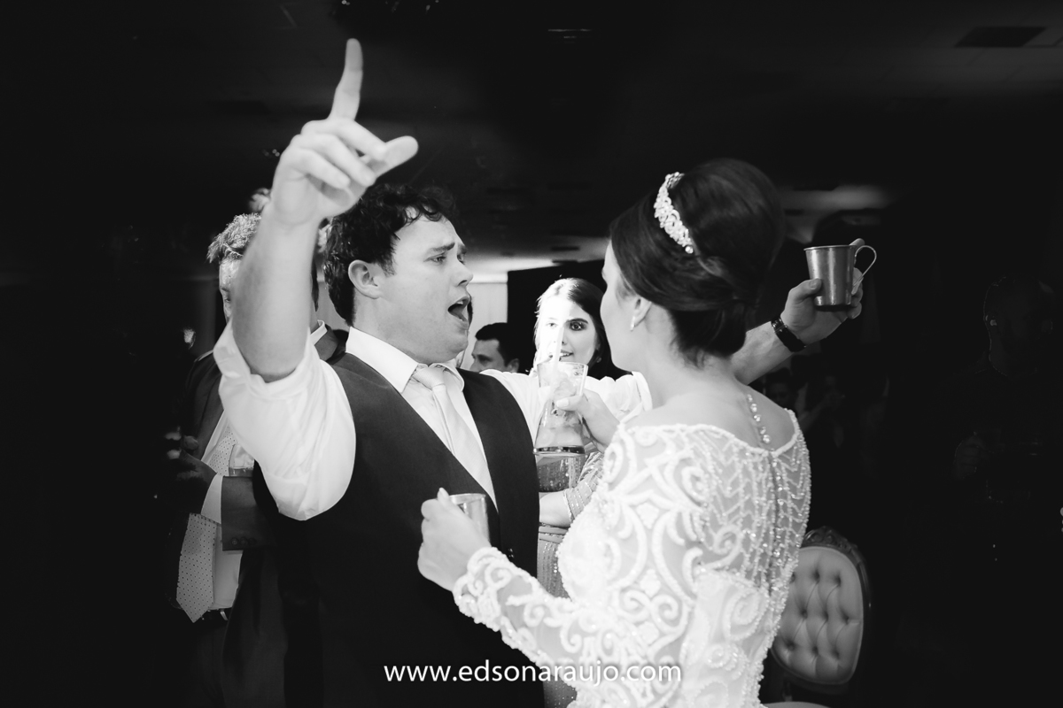 casamento da Isabella e Cilson em Patos de Minas MG.  Catedral Santo Antonio e recepção no salão de festas DB,  Cerimonial Conceito Eventos, salão de beleza  Le Salon, Vestido da noiva Fernando Peixoto, 
