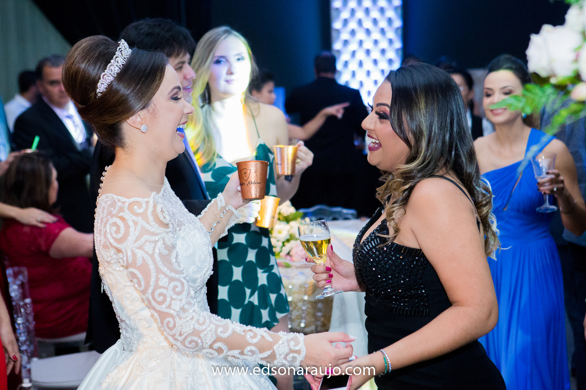 casamento da Isabella e Cilson em Patos de Minas MG.  Catedral Santo Antonio e recepção no salão de festas DB,  Cerimonial Conceito Eventos, salão de beleza  Le Salon, Vestido da noiva Fernando Peixoto, 
