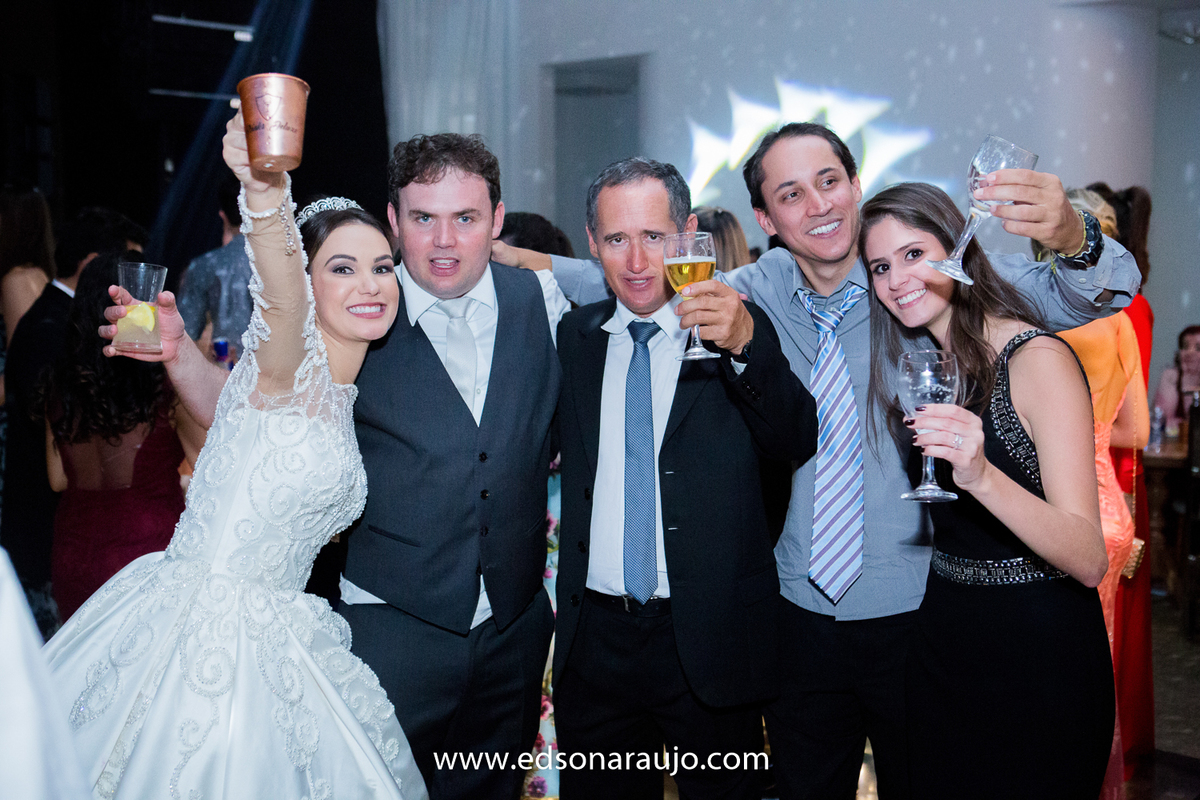 casamento da Isabella e Cilson em Patos de Minas MG.  Catedral Santo Antonio e recepção no salão de festas DB,  Cerimonial Conceito Eventos, salão de beleza  Le Salon, Vestido da noiva Fernando Peixoto, 
