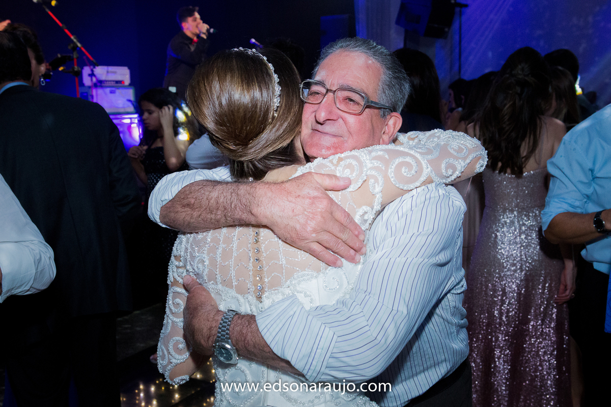 casamento da Isabella e Cilson em Patos de Minas MG.  Catedral Santo Antonio e recepção no salão de festas DB,  Cerimonial Conceito Eventos, salão de beleza  Le Salon, Vestido da noiva Fernando Peixoto, 
