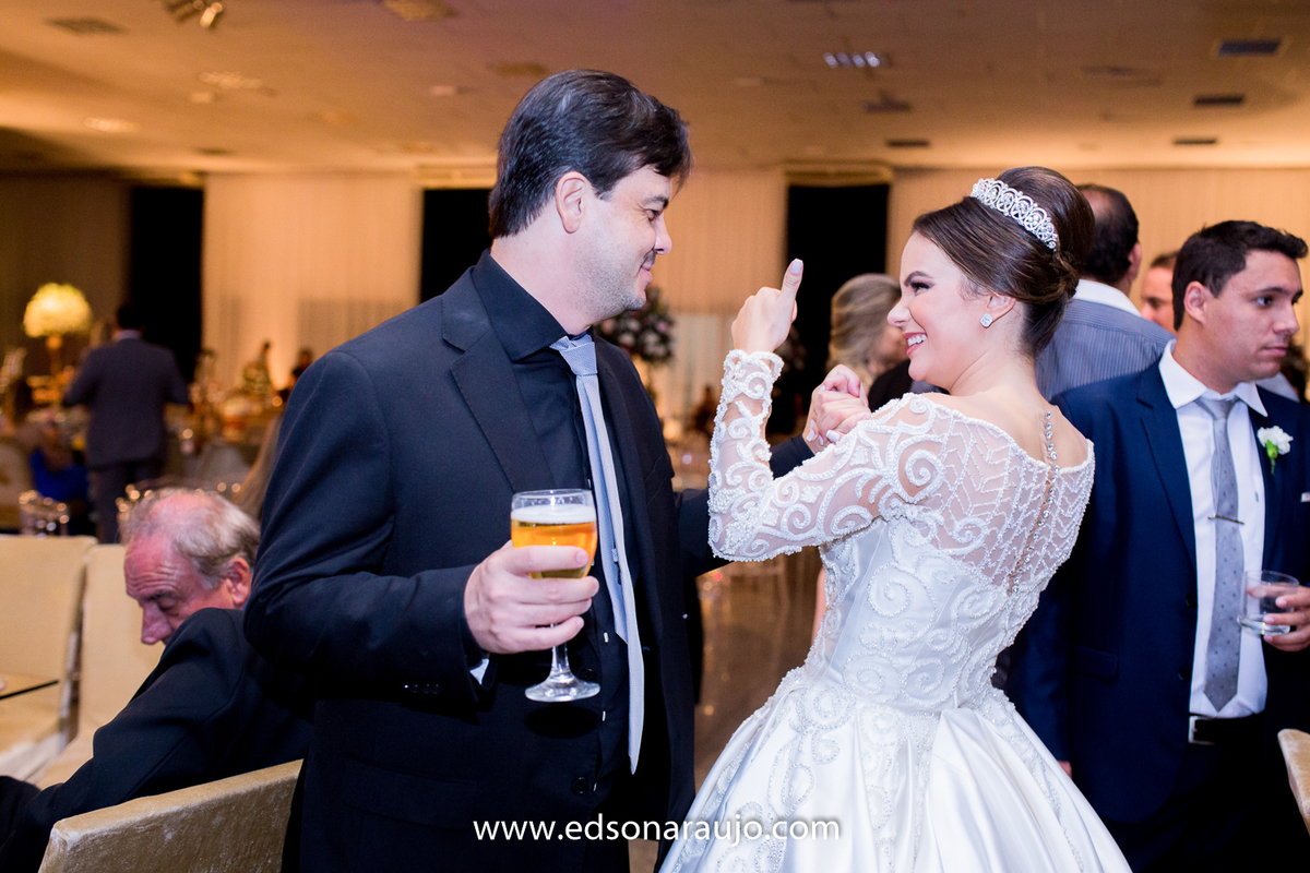 casamento da Isabella e Cilson em Patos de Minas MG.  Catedral Santo Antonio e recepção no salão de festas DB,  Cerimonial Conceito Eventos, salão de beleza  Le Salon, Vestido da noiva Fernando Peixoto, 
