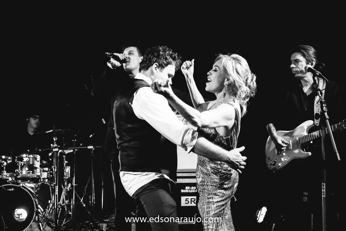 casamento da Isabella e Cilson em Patos de Minas MG.  Catedral Santo Antonio e recepção no salão de festas DB,  Cerimonial Conceito Eventos, salão de beleza  Le Salon, Vestido da noiva Fernando Peixoto, 
