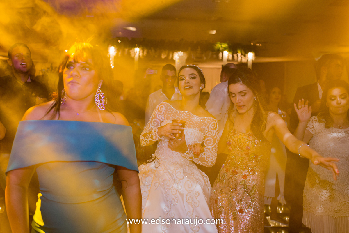 casamento da Isabella e Cilson em Patos de Minas MG.  Catedral Santo Antonio e recepção no salão de festas DB,  Cerimonial Conceito Eventos, salão de beleza  Le Salon, Vestido da noiva Fernando Peixoto, 
