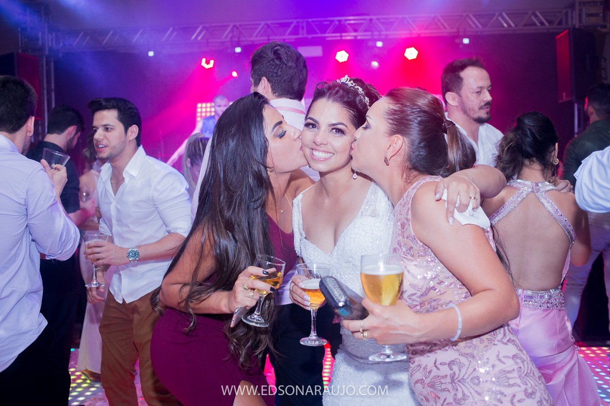 Casamento da Carol e Paulo Jr. em Lagoa Grande - MG. Igreja Matriz São Sebastião, Fotografo Edson Araujo, Cerimonial Conceito Eventos, Decoracao Neimar Decoracoes, Produção da noiva: Sinara Moreira. Melhor Fotografo Lagoa Grande.