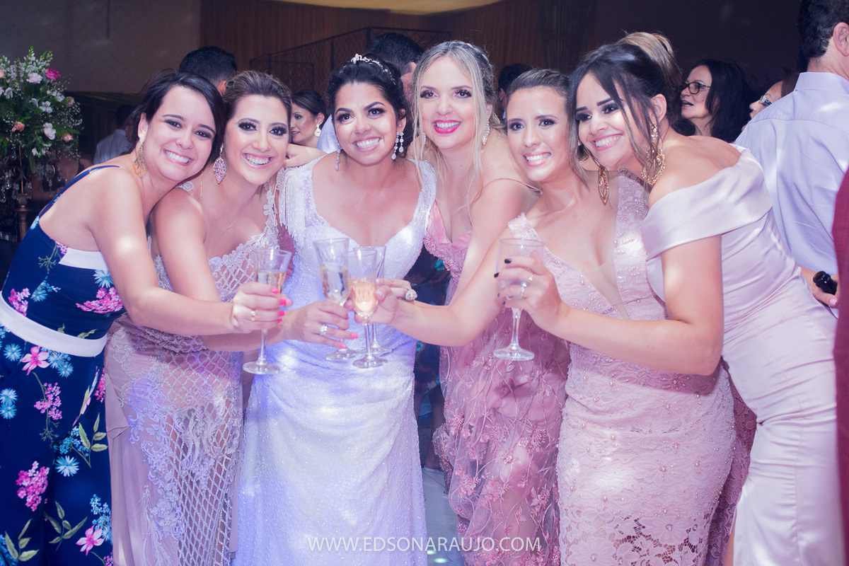 Casamento da Carol e Paulo Jr. em Lagoa Grande - MG. Igreja Matriz São Sebastião, Fotografo Edson Araujo, Cerimonial Conceito Eventos, Decoracao Neimar Decoracoes, Produção da noiva: Sinara Moreira. Melhor Fotografo Lagoa Grande.