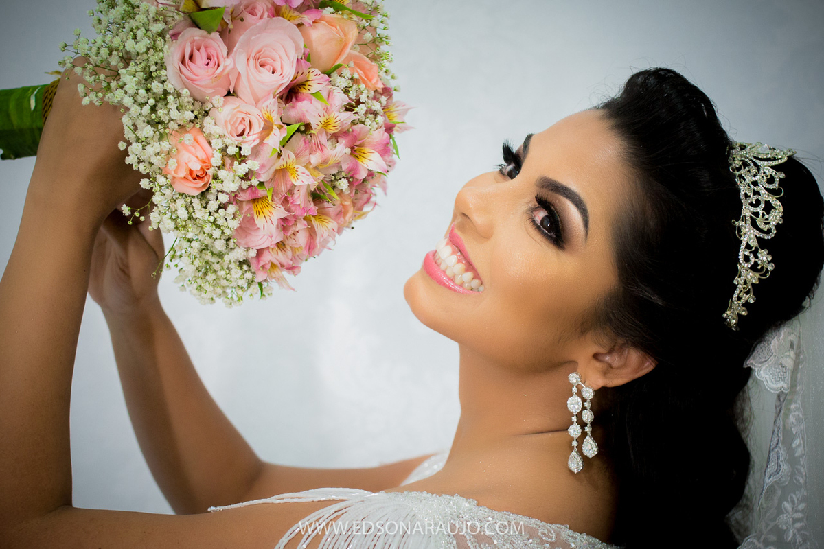 Casamento da Carol e Paulo Jr. em Lagoa Grande - MG. Igreja Matriz São Sebastião, Fotografo Edson Araujo, Cerimonial Conceito Eventos, Decoracao Neimar Decoracoes, Produção da noiva: Sinara Moreira. Melhor Fotografo Lagoa Grande.