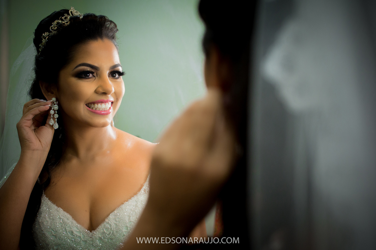 Casamento da Carol e Paulo Jr. em Lagoa Grande - MG. Igreja Matriz São Sebastião, Fotografo Edson Araujo, Cerimonial Conceito Eventos, Decoracao Neimar Decoracoes, Produção da noiva: Sinara Moreira. Melhor Fotografo Lagoa Grande.