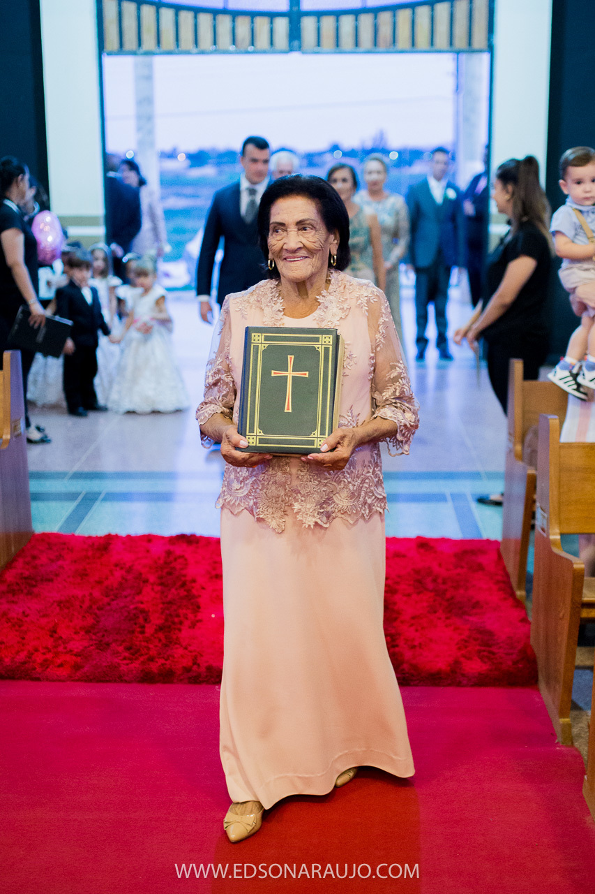 Casamento da Carol e Paulo Jr. em Lagoa Grande - MG. Igreja Matriz São Sebastião, Fotografo Edson Araujo, Cerimonial Conceito Eventos, Decoracao Neimar Decoracoes, Produção da noiva: Sinara Moreira. Melhor Fotografo Lagoa Grande.