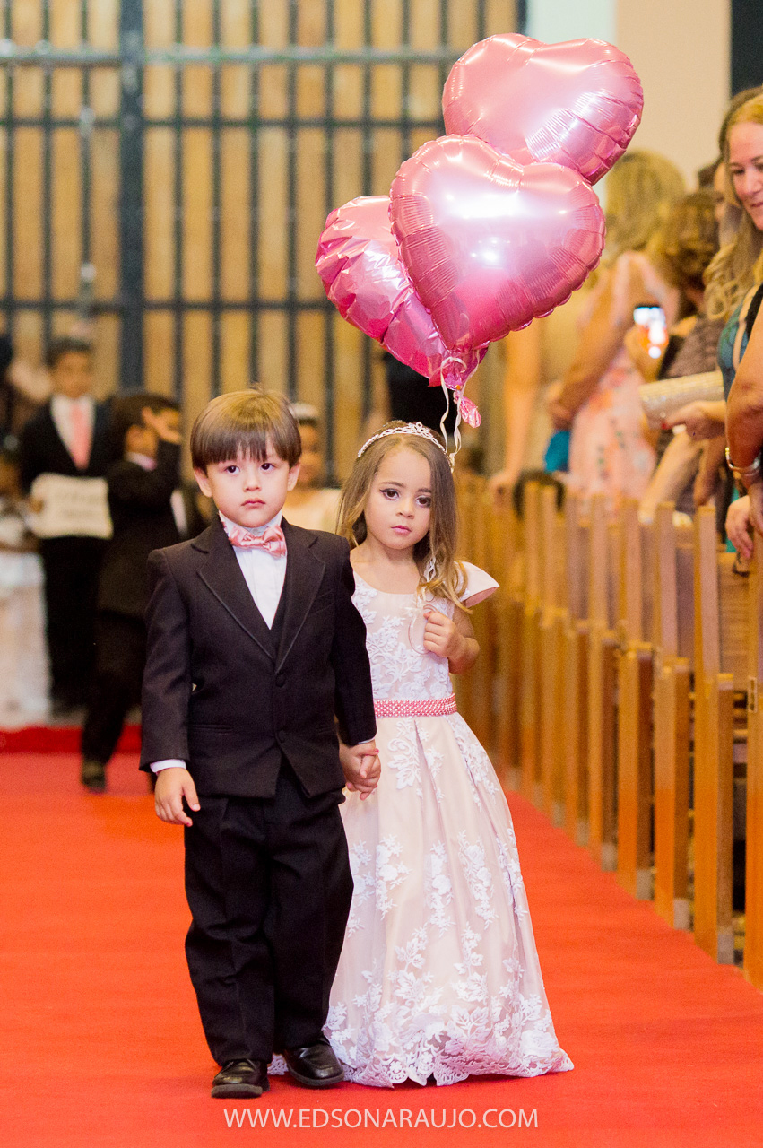 Casamento da Carol e Paulo Jr. em Lagoa Grande - MG. Igreja Matriz São Sebastião, Fotografo Edson Araujo, Cerimonial Conceito Eventos, Decoracao Neimar Decoracoes, Produção da noiva: Sinara Moreira. Melhor Fotografo Lagoa Grande.