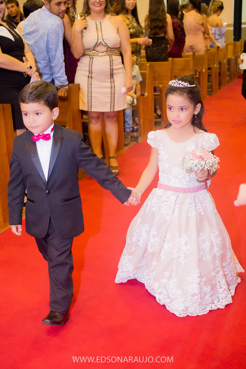 Casamento da Carol e Paulo Jr. em Lagoa Grande - MG. Igreja Matriz São Sebastião, Fotografo Edson Araujo, Cerimonial Conceito Eventos, Decoracao Neimar Decoracoes, Produção da noiva: Sinara Moreira. Melhor Fotografo Lagoa Grande.