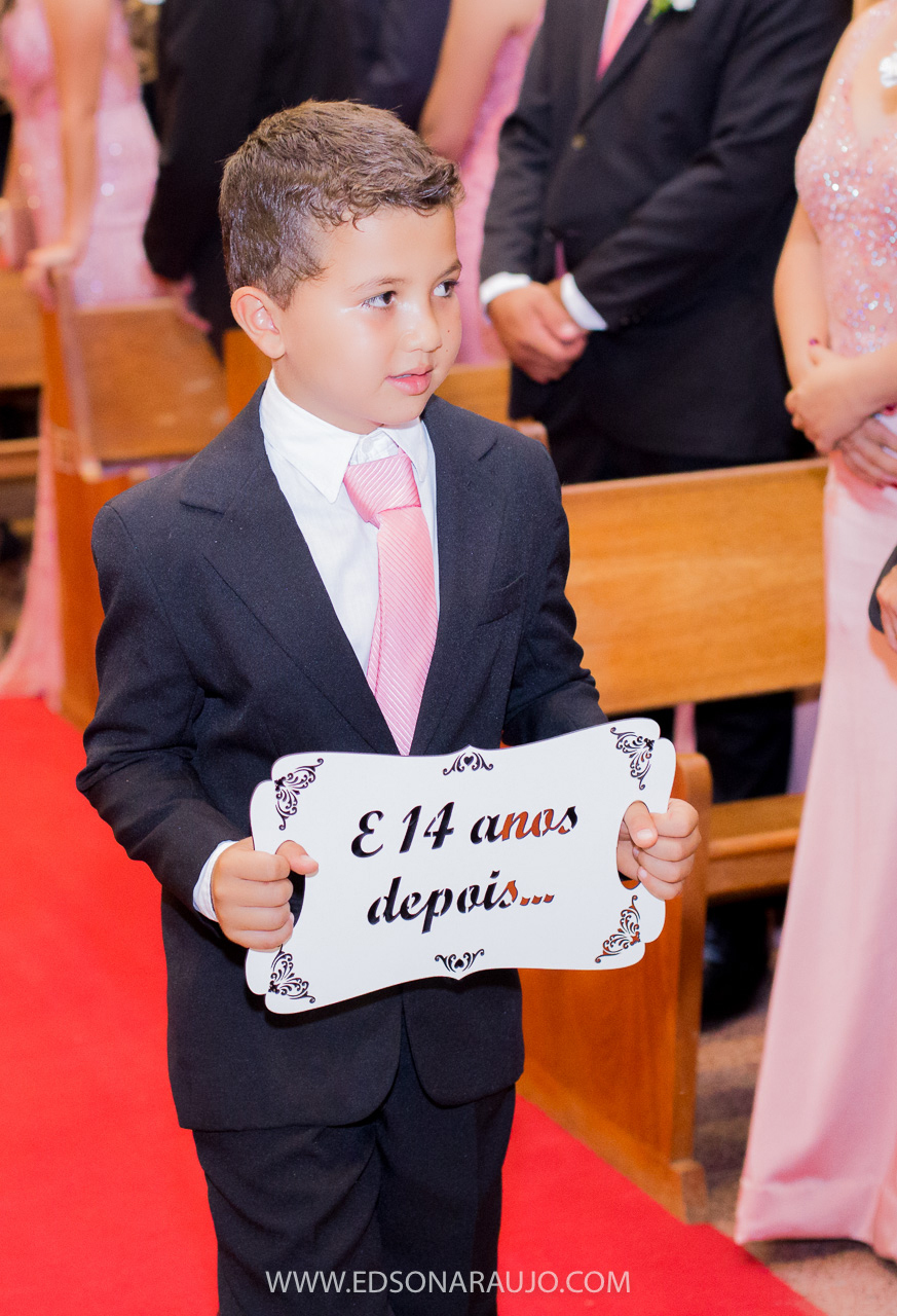 Casamento da Carol e Paulo Jr. em Lagoa Grande - MG. Igreja Matriz São Sebastião, Fotografo Edson Araujo, Cerimonial Conceito Eventos, Decoracao Neimar Decoracoes, Produção da noiva: Sinara Moreira. Melhor Fotografo Lagoa Grande.