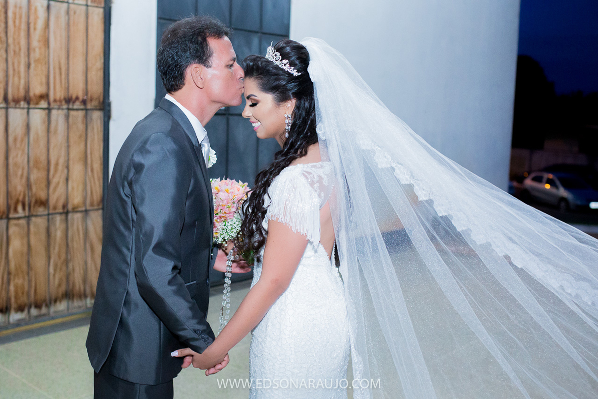 Casamento da Carol e Paulo Jr. em Lagoa Grande - MG. Igreja Matriz São Sebastião, Fotografo Edson Araujo, Cerimonial Conceito Eventos, Decoracao Neimar Decoracoes, Produção da noiva: Sinara Moreira. Melhor Fotografo Lagoa Grande.