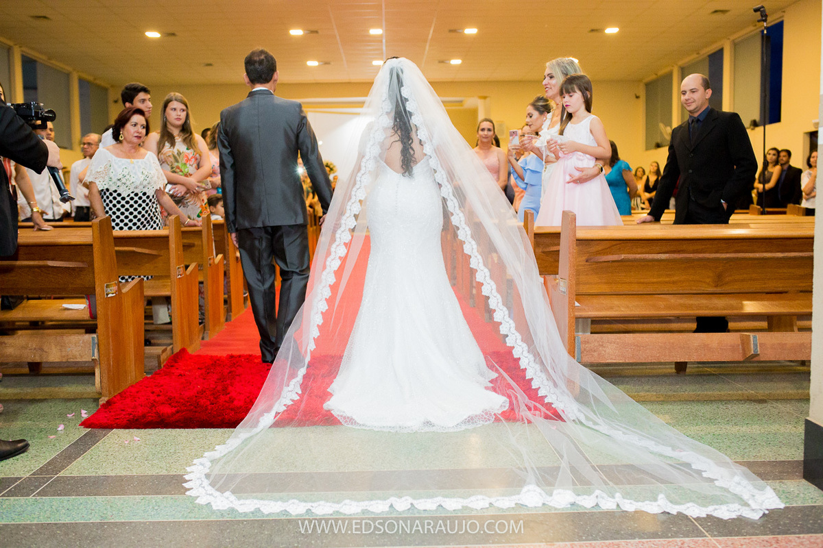 Casamento da Carol e Paulo Jr. em Lagoa Grande - MG. Igreja Matriz São Sebastião, Fotografo Edson Araujo, Cerimonial Conceito Eventos, Decoracao Neimar Decoracoes, Produção da noiva: Sinara Moreira. Melhor Fotografo Lagoa Grande.