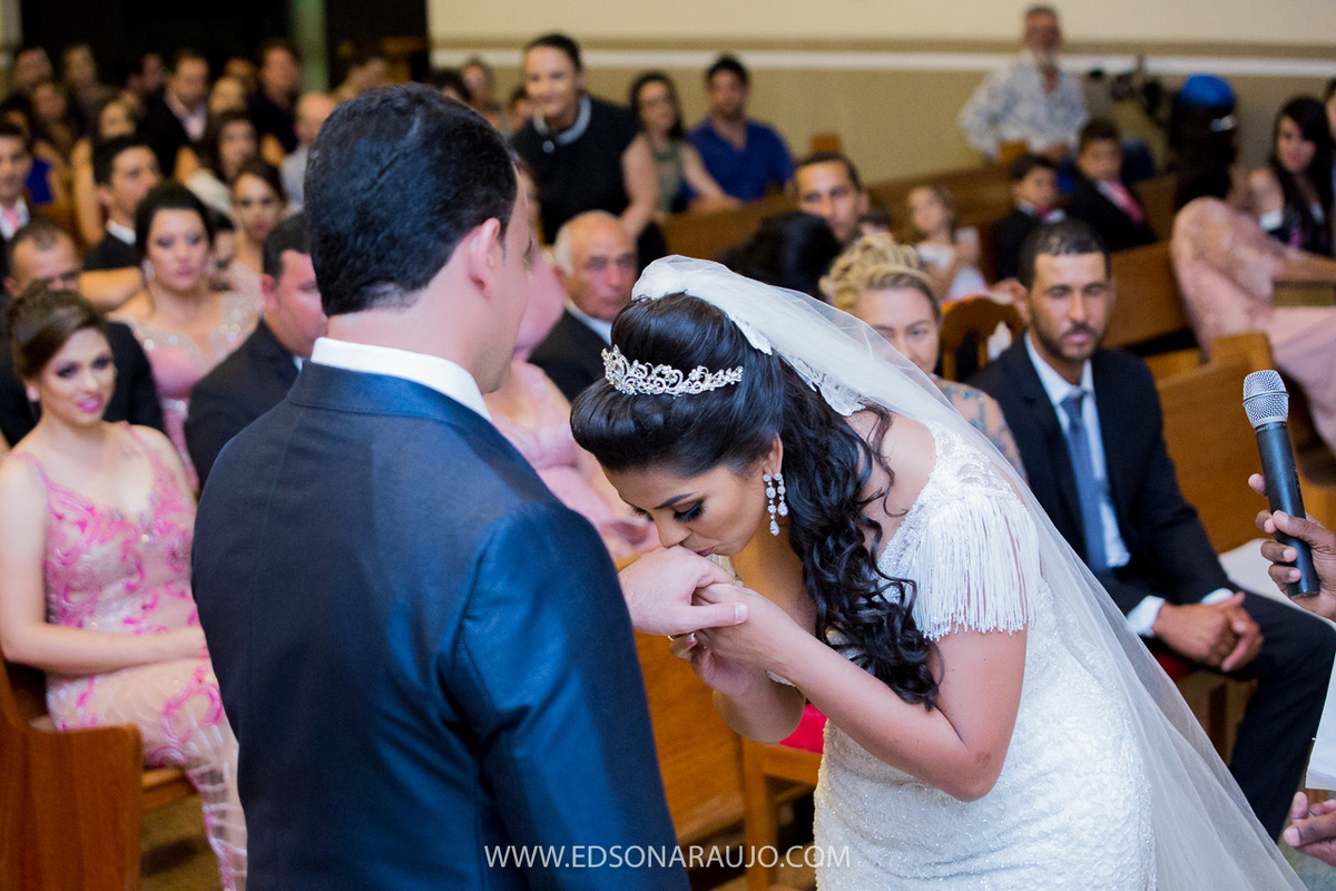 Casamento da Carol e Paulo Jr. em Lagoa Grande - MG. Igreja Matriz São Sebastião, Fotografo Edson Araujo, Cerimonial Conceito Eventos, Decoracao Neimar Decoracoes, Produção da noiva: Sinara Moreira. Melhor Fotografo Lagoa Grande.