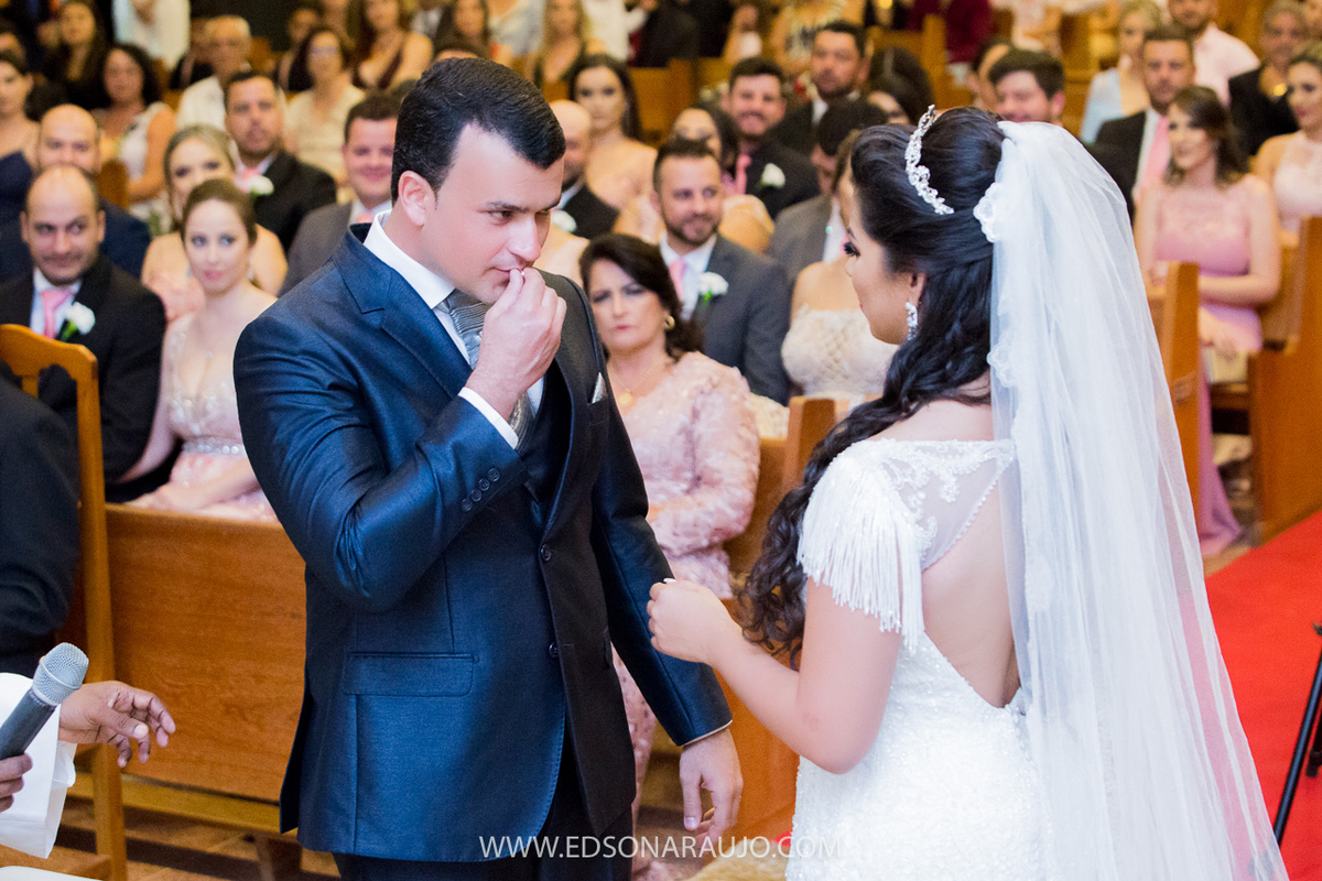 Casamento da Carol e Paulo Jr. em Lagoa Grande - MG. Igreja Matriz São Sebastião, Fotografo Edson Araujo, Cerimonial Conceito Eventos, Decoracao Neimar Decoracoes, Produção da noiva: Sinara Moreira. Melhor Fotografo Lagoa Grande.