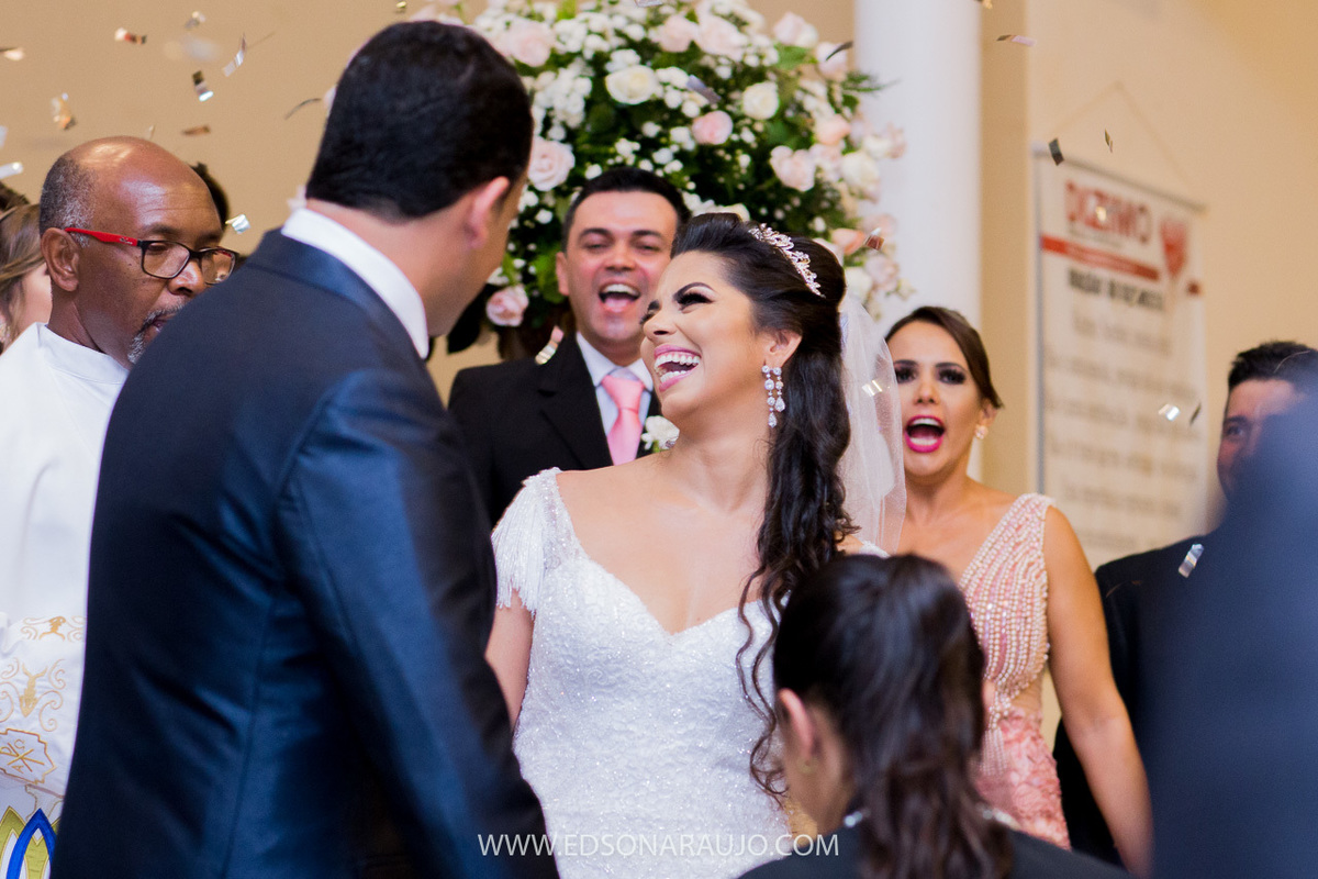 Casamento da Carol e Paulo Jr. em Lagoa Grande - MG. Igreja Matriz São Sebastião, Fotografo Edson Araujo, Cerimonial Conceito Eventos, Decoracao Neimar Decoracoes, Produção da noiva: Sinara Moreira. Melhor Fotografo Lagoa Grande.