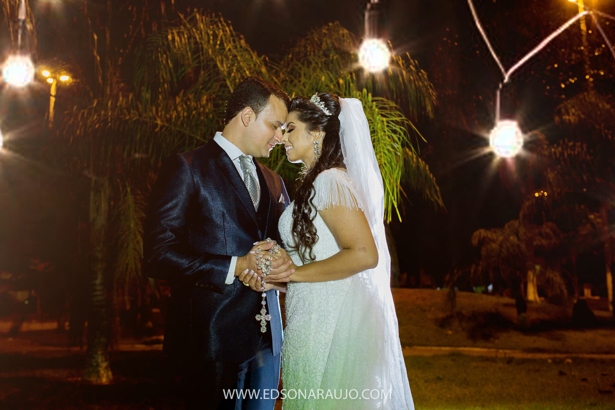 Casamento da Carol e Paulo Jr. em Lagoa Grande - MG. Igreja Matriz São Sebastião, Fotografo Edson Araujo, Cerimonial Conceito Eventos, Decoracao Neimar Decoracoes, Produção da noiva: Sinara Moreira. Melhor Fotografo Lagoa Grande.