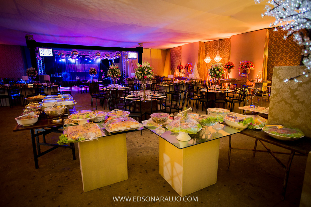 Casamento da Carol e Paulo Jr. em Lagoa Grande - MG. Igreja Matriz São Sebastião, Fotografo Edson Araujo, Cerimonial Conceito Eventos, Decoracao Neimar Decoracoes, Produção da noiva: Sinara Moreira. Melhor Fotografo Lagoa Grande.