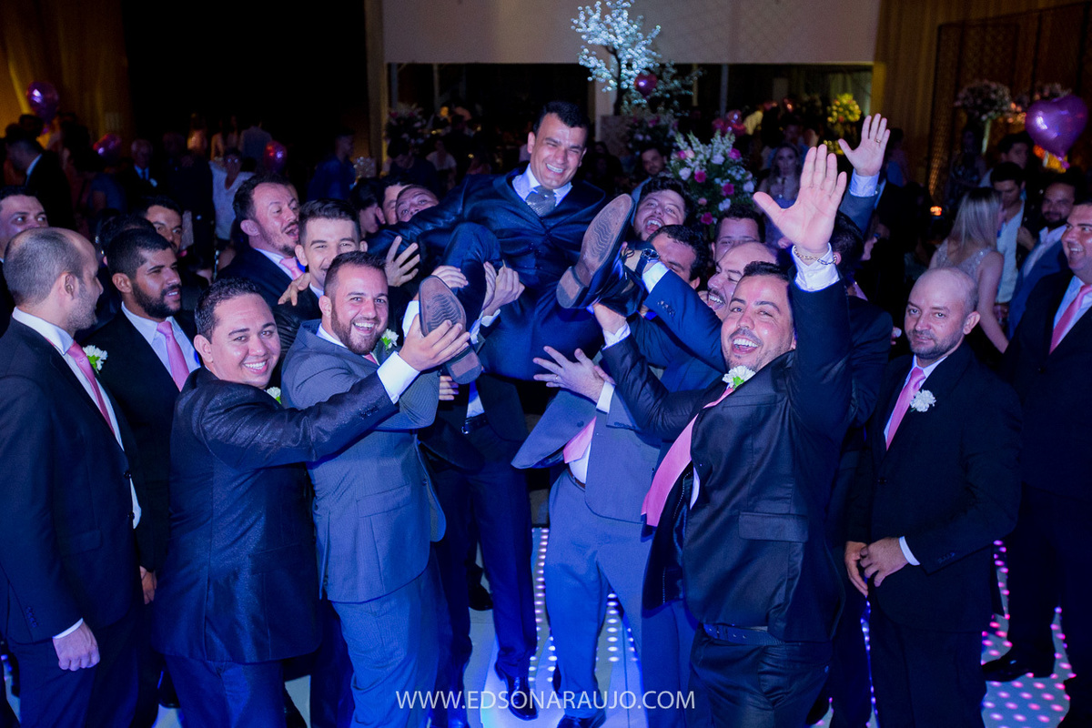 Casamento da Carol e Paulo Jr. em Lagoa Grande - MG. Igreja Matriz São Sebastião, Fotografo Edson Araujo, Cerimonial Conceito Eventos, Decoracao Neimar Decoracoes, Produção da noiva: Sinara Moreira. Melhor Fotografo Lagoa Grande.