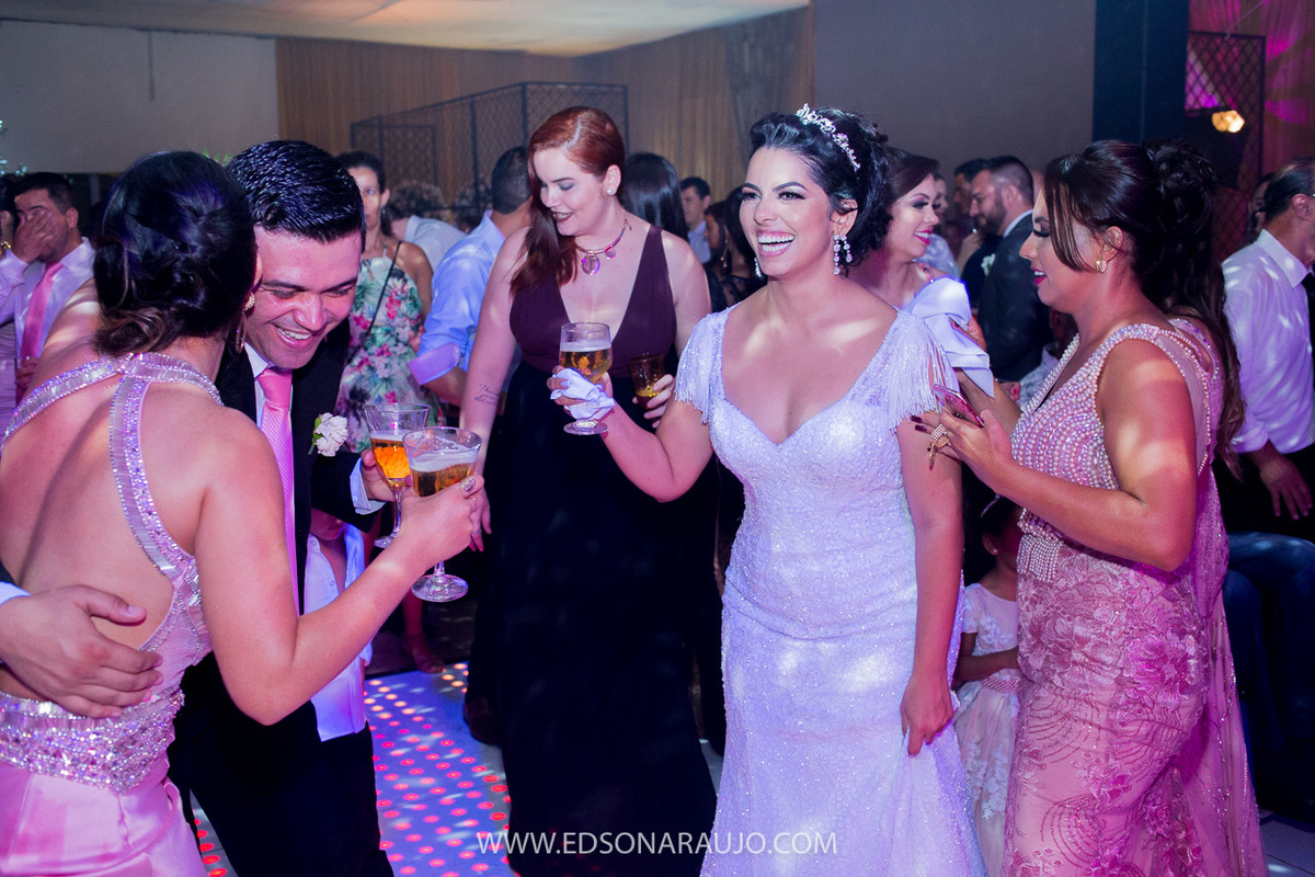 Casamento da Carol e Paulo Jr. em Lagoa Grande - MG. Igreja Matriz São Sebastião, Fotografo Edson Araujo, Cerimonial Conceito Eventos, Decoracao Neimar Decoracoes, Produção da noiva: Sinara Moreira. Melhor Fotografo Lagoa Grande.