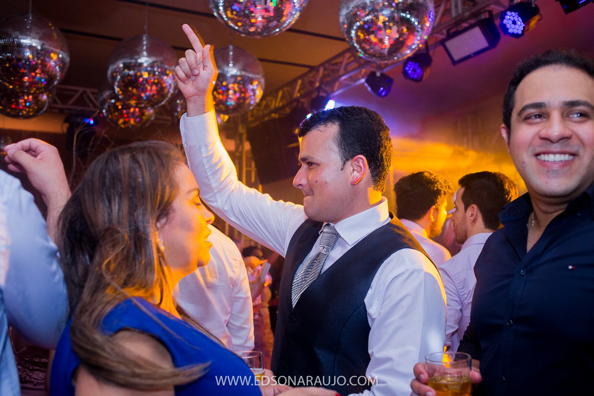 Casamento da Carol e Paulo Jr. em Lagoa Grande - MG. Igreja Matriz São Sebastião, Fotografo Edson Araujo, Cerimonial Conceito Eventos, Decoracao Neimar Decoracoes, Produção da noiva: Sinara Moreira. Melhor Fotografo Lagoa Grande.