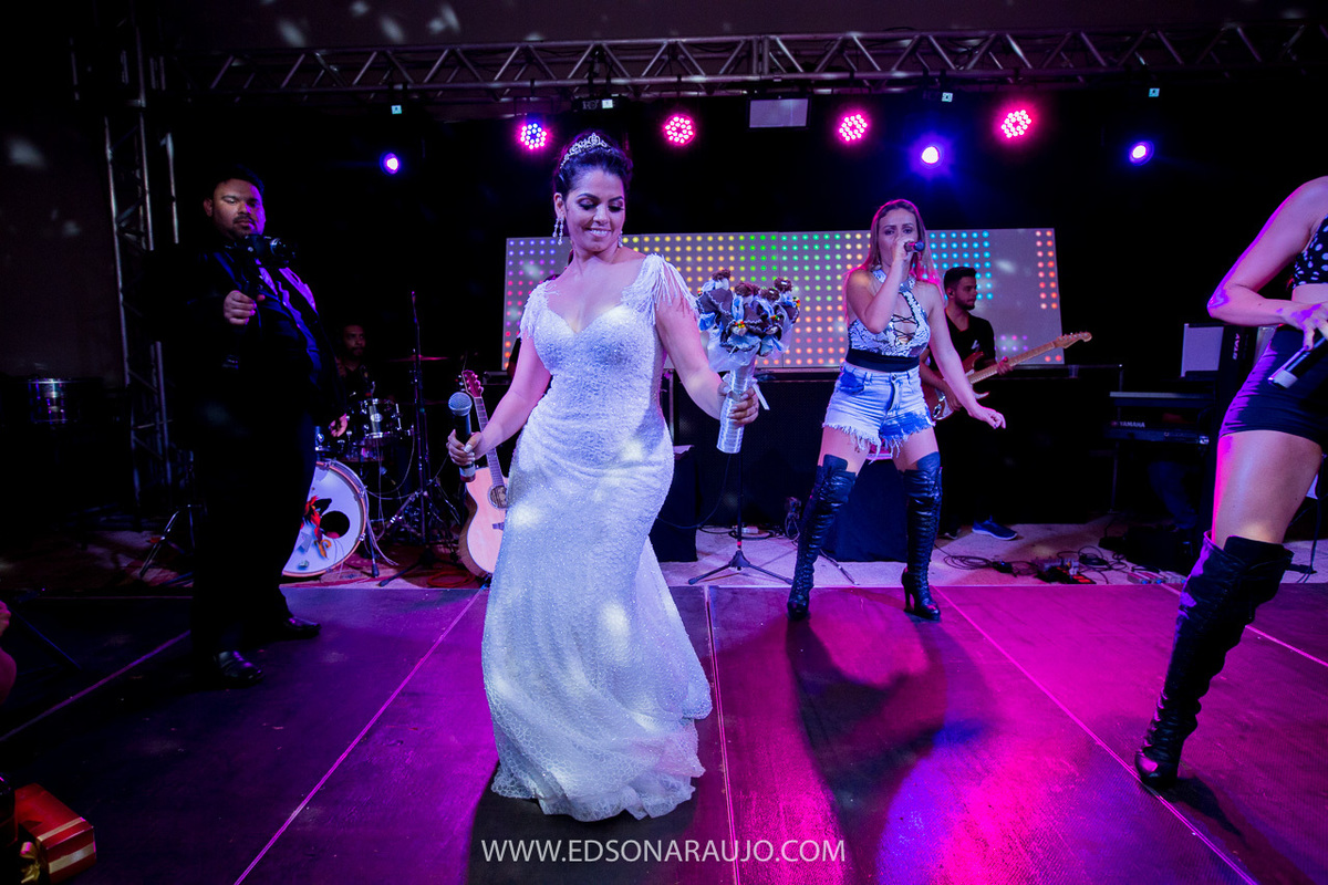 Casamento da Carol e Paulo Jr. em Lagoa Grande - MG. Igreja Matriz São Sebastião, Fotografo Edson Araujo, Cerimonial Conceito Eventos, Decoracao Neimar Decoracoes, Produção da noiva: Sinara Moreira. Melhor Fotografo Lagoa Grande.