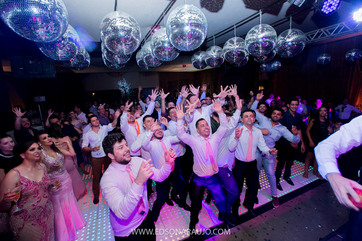 Casamento da Carol e Paulo Jr. em Lagoa Grande - MG. Igreja Matriz São Sebastião, Fotografo Edson Araujo, Cerimonial Conceito Eventos, Decoracao Neimar Decoracoes, Produção da noiva: Sinara Moreira. Melhor Fotografo Lagoa Grande.