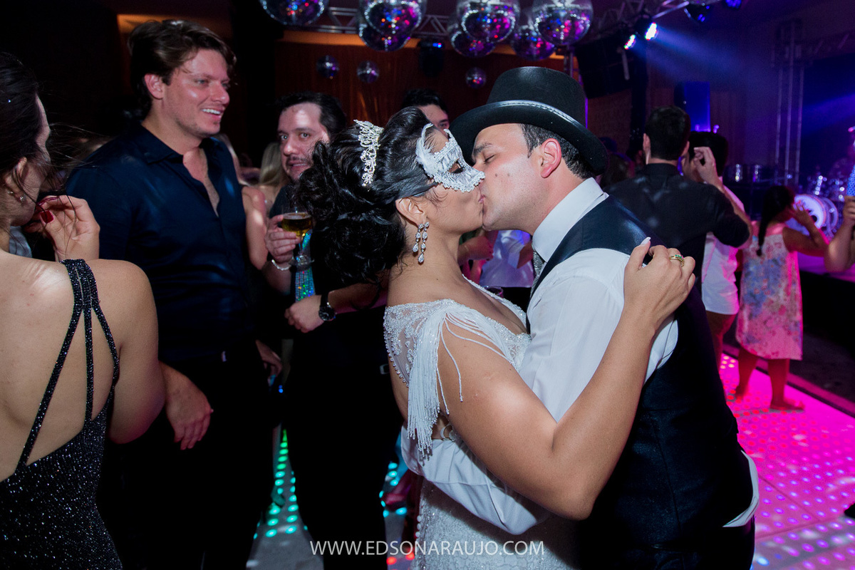 Casamento da Carol e Paulo Jr. em Lagoa Grande - MG. Igreja Matriz São Sebastião, Fotografo Edson Araujo, Cerimonial Conceito Eventos, Decoracao Neimar Decoracoes, Produção da noiva: Sinara Moreira. Melhor Fotografo Lagoa Grande.