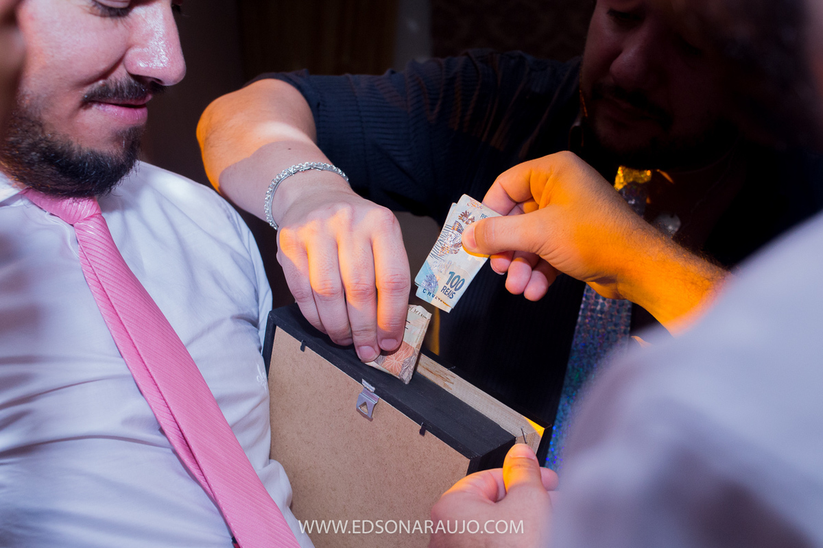 Casamento da Carol e Paulo Jr. em Lagoa Grande - MG. Igreja Matriz São Sebastião, Fotografo Edson Araujo, Cerimonial Conceito Eventos, Decoracao Neimar Decoracoes, Produção da noiva: Sinara Moreira. Melhor Fotografo Lagoa Grande.