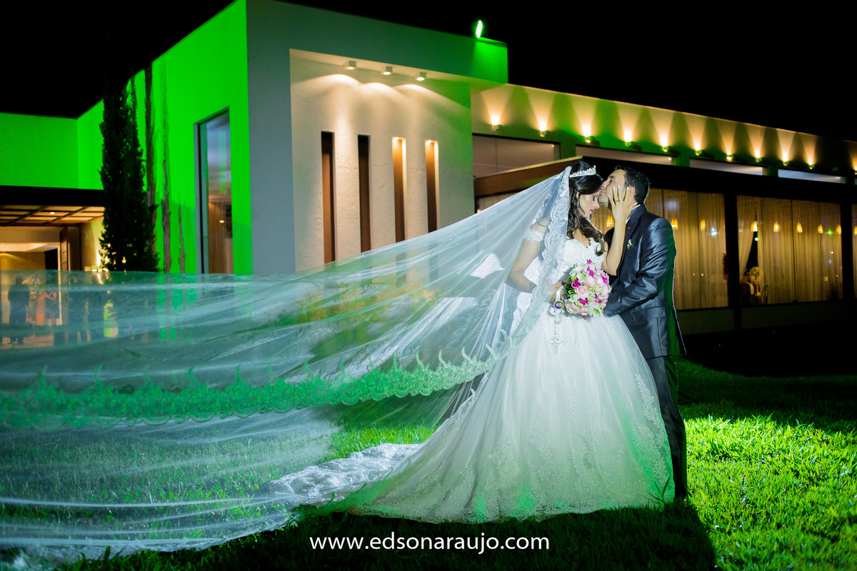 Casamento da Clezia e Neviton em João Pinheiro MG, Igreja São Cristovao, Recepção Riviera, Sitio do Kika, Fotografo Edson Araujo Fotografias, 
Maquiagem, Luciana Braga, Santinhus Bebidas e festas