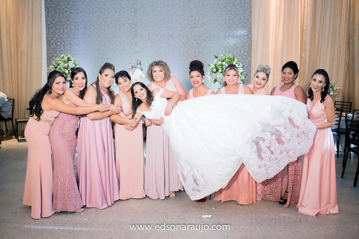 Casamento da Clezia e Neviton em João Pinheiro MG, Igreja São Cristovao, Recepção Riviera, Sitio do Kika, Fotografo Edson Araujo Fotografias, 
Maquiagem, Luciana Braga, Santinhus Bebidas e festas