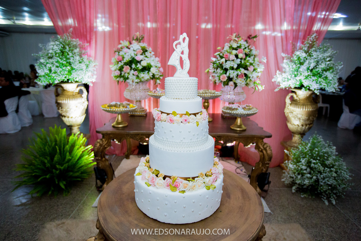 Casamento da Mairane e Jose Vicente em Joao Pinheiro MG, realizado na Igreja Imaculada Conceicao e rececpcao no Lions Club, 
Maquiagem da noiva Luciana Braga, Fotografias Edson Araujo e Ariele Araujo, Fotografo de casamentos em Joao pinheiro
