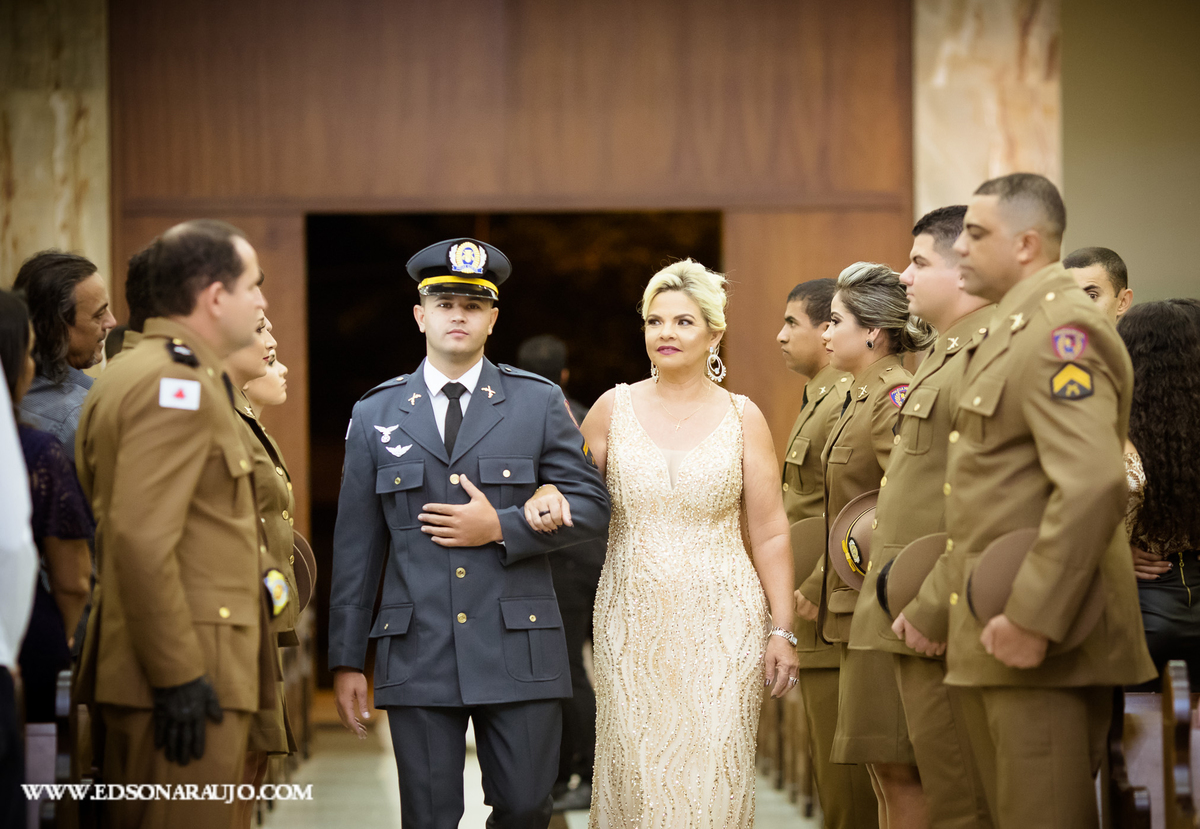 Casamento da Carol e Gledson, Igreja do Rosario em Patos de Minas MG, recepção no salão de festas do House Fest. Fotografo Edson Araujo fotografias, fotógrafo em Patos de Minas e região, Cerimonial Conceito Eventos, Barbara maquiagens, Faelo Filmes