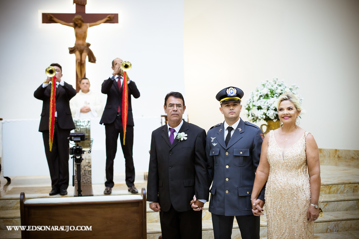 Casamento da Carol e Gledson, Igreja do Rosario em Patos de Minas MG, recepção no salão de festas do House Fest. Fotografo Edson Araujo fotografias, fotógrafo em Patos de Minas e região, Cerimonial Conceito Eventos, Barbara maquiagens, Faelo Filmes