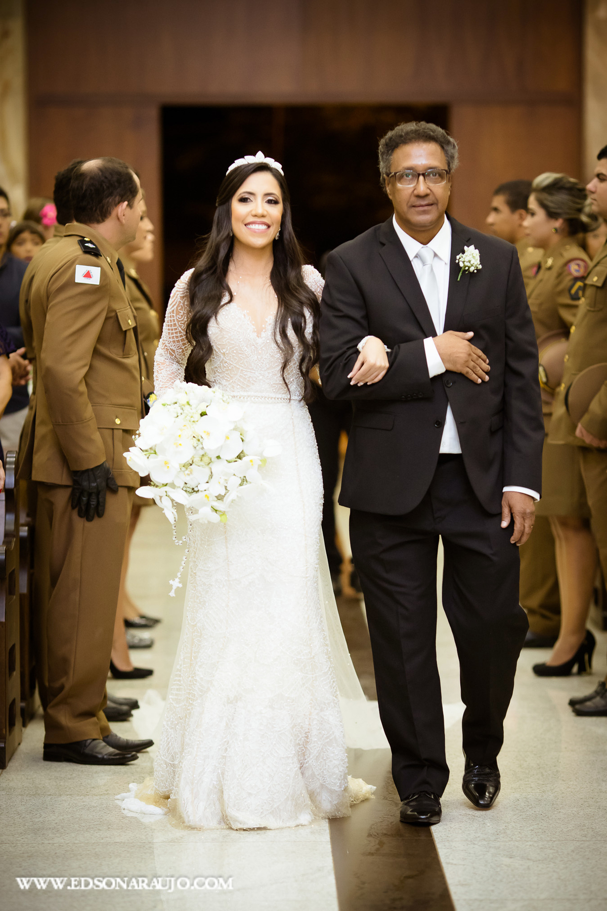 Casamento da Carol e Gledson, Igreja do Rosario em Patos de Minas MG, recepção no salão de festas do House Fest. Fotografo Edson Araujo fotografias, fotógrafo em Patos de Minas e região, Cerimonial Conceito Eventos, Barbara maquiagens, Faelo Filmes