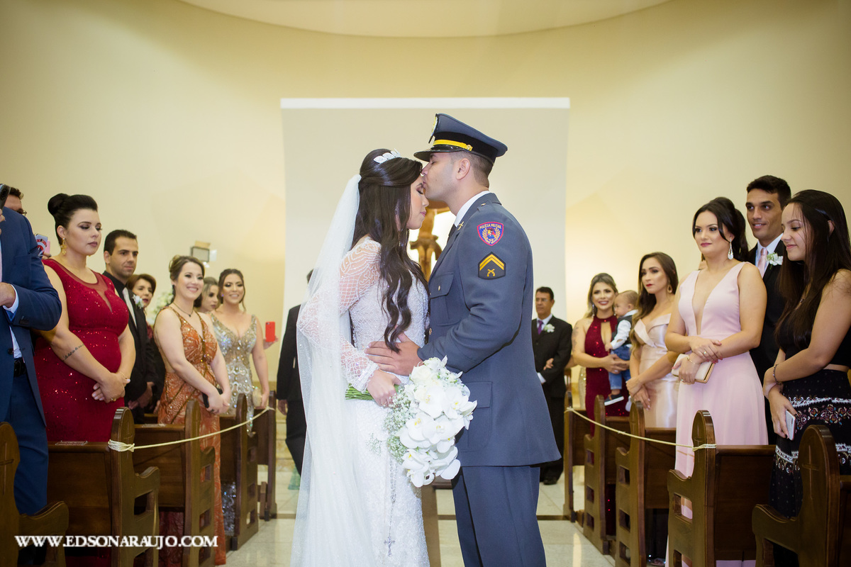 Casamento da Carol e Gledson, Igreja do Rosario em Patos de Minas MG, recepção no salão de festas do House Fest. Fotografo Edson Araujo fotografias, fotógrafo em Patos de Minas e região, Cerimonial Conceito Eventos, Barbara maquiagens, Faelo Filmes