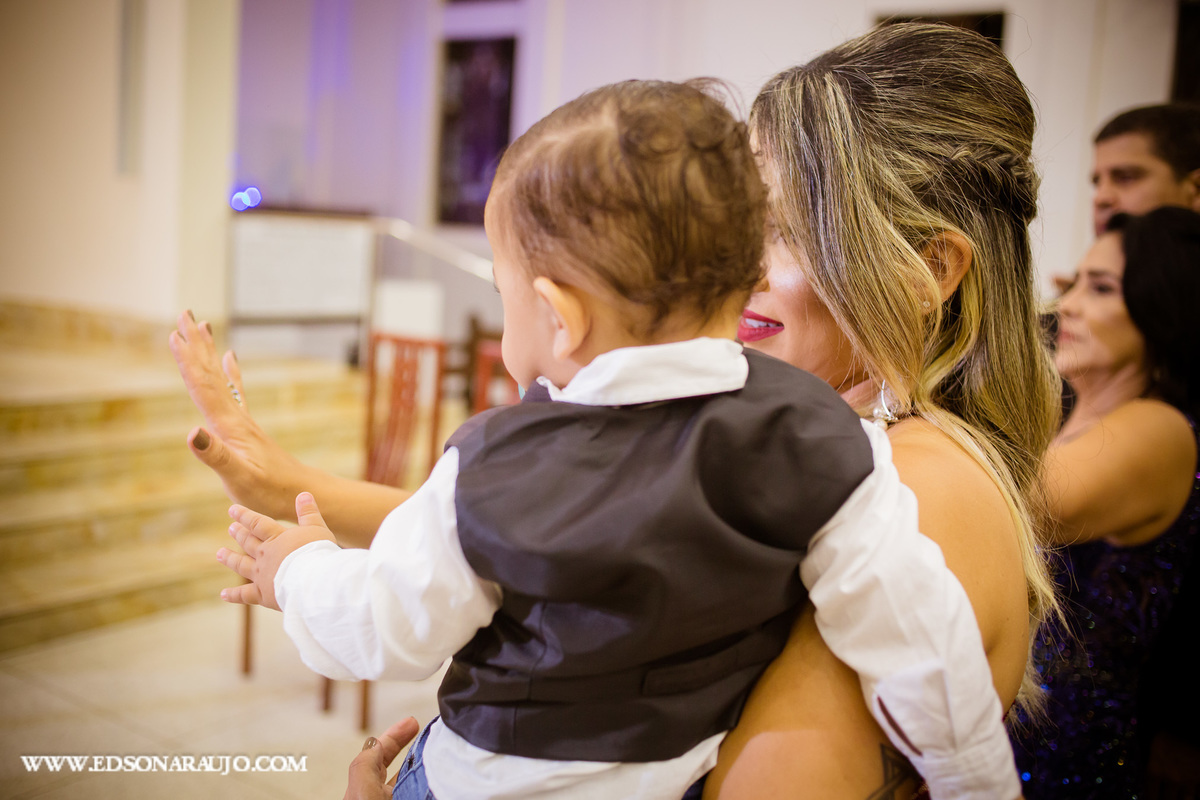 Casamento da Carol e Gledson, Igreja do Rosario em Patos de Minas MG, recepção no salão de festas do House Fest. Fotografo Edson Araujo fotografias, fotógrafo em Patos de Minas e região, Cerimonial Conceito Eventos, Barbara maquiagens, Faelo Filmes