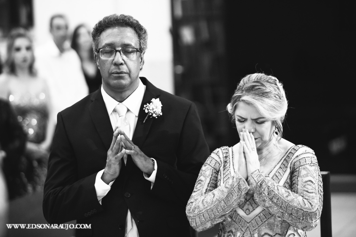 Casamento da Carol e Gledson, Igreja do Rosario em Patos de Minas MG, recepção no salão de festas do House Fest. Fotografo Edson Araujo fotografias, fotógrafo em Patos de Minas e região, Cerimonial Conceito Eventos, Barbara maquiagens, Faelo Filmes