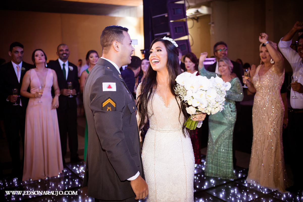 Casamento da Carol e Gledson, Igreja do Rosario em Patos de Minas MG, recepção no salão de festas do House Fest. Fotografo Edson Araujo fotografias, fotógrafo em Patos de Minas e região, Cerimonial Conceito Eventos, Barbara maquiagens, Faelo Filmes
