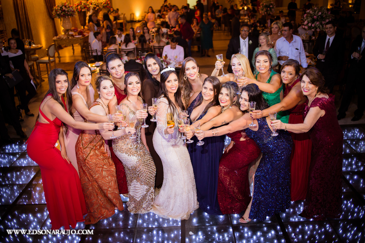 Casamento da Carol e Gledson, Igreja do Rosario em Patos de Minas MG, recepção no salão de festas do House Fest. Fotografo Edson Araujo fotografias, fotógrafo em Patos de Minas e região, Cerimonial Conceito Eventos, Barbara maquiagens, Faelo Filmes