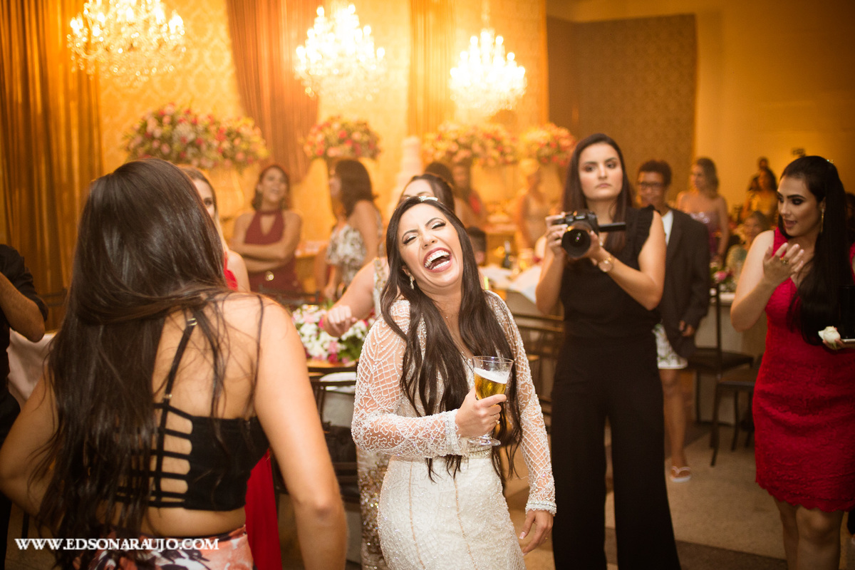 Casamento da Carol e Gledson, Igreja do Rosario em Patos de Minas MG, recepção no salão de festas do House Fest. Fotografo Edson Araujo fotografias, fotógrafo em Patos de Minas e região, Cerimonial Conceito Eventos, Barbara maquiagens, Faelo Filmes