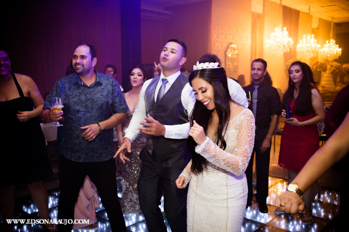Casamento da Carol e Gledson, Igreja do Rosario em Patos de Minas MG, recepção no salão de festas do House Fest. Fotografo Edson Araujo fotografias, fotógrafo em Patos de Minas e região, Cerimonial Conceito Eventos, Barbara maquiagens, Faelo Filmes