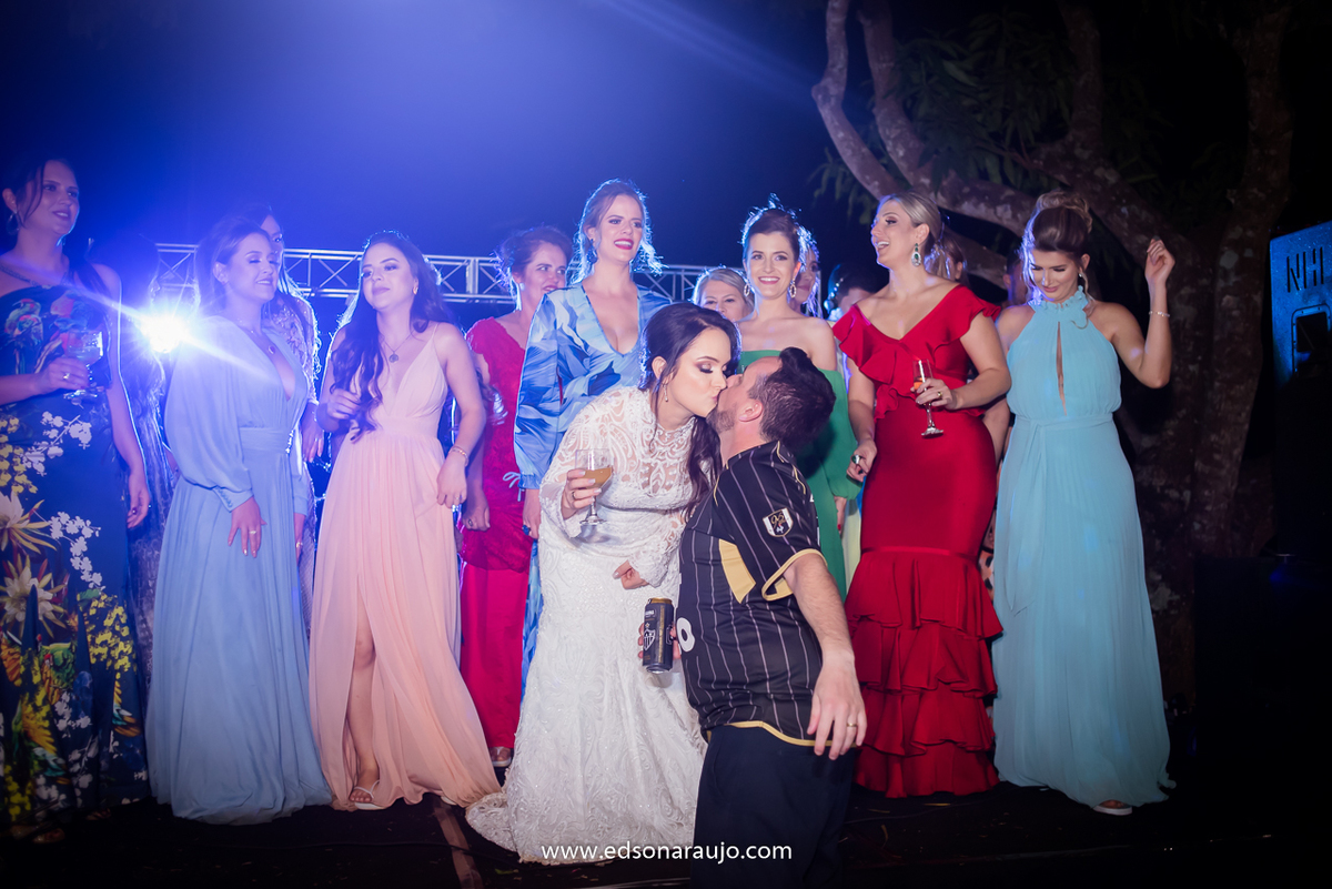 Casamento_da_Fabiola_e_Henrique_em_Patos_de_Minas_MG._Sitio_toe_do_jo,_casamento_lindo_ao_ar_livre_em_patos_de_minas,_casamento_ao_por_do_sol,_com_o_melhor_fotografo_de_casamentos_edson araujo,_barbara_maquiagens,_nice,_toe_do_jo 