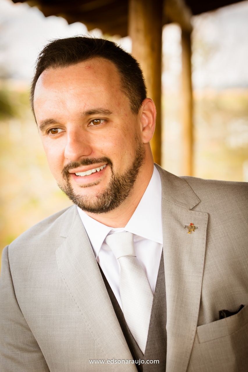 Casamento da Fabiola e Henrique em Patos de Minas MG.  Sitio toe do jo, casamento lindo ao ar livre em patos de minas, casamento ao por do sol, com o melhor fotografo de casamentos edson araujo, barbara maquiagens, nice, toe do jo 