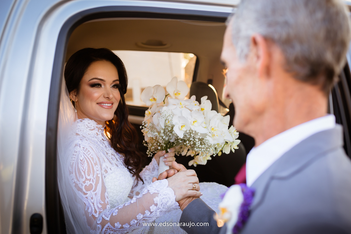 Casamento da Fabiola e Henrique em Patos de Minas MG.  Sitio toe do jo, casamento lindo ao ar livre em patos de minas, casamento ao por do sol, com o melhor fotografo de casamentos edson araujo, barbara maquiagens, nice, toe do jo 