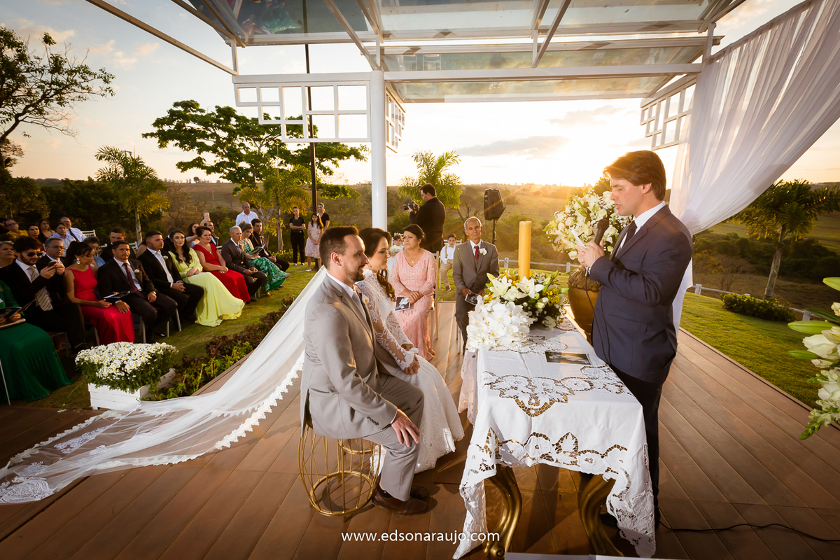 Casamento_da_Fabiola_e_Henrique_em_Patos_de_Minas_MG._Sitio_toe_do_jo,_casamento_lindo_ao_ar_livre_em_patos_de_minas,_casamento_ao_por_do_sol,_com_o_melhor_fotografo_de_casamentos_edson araujo,_barbara_maquiagens,_nice,_toe_do_jo 