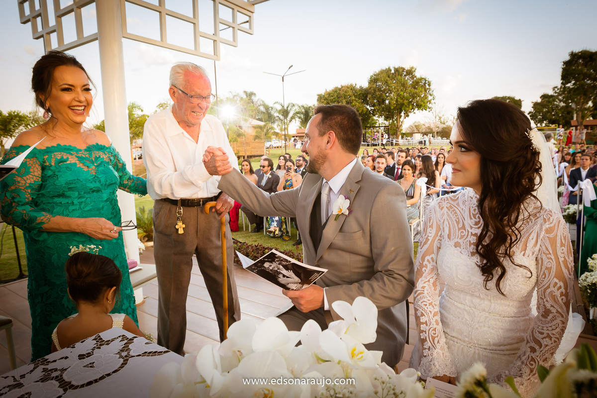 Casamento_da_Fabiola_e_Henrique_em_Patos_de_Minas_MG._Sitio_toe_do_jo,_casamento_lindo_ao_ar_livre_em_patos_de_minas,_casamento_ao_por_do_sol,_com_o_melhor_fotografo_de_casamentos_edson araujo,_barbara_maquiagens,_nice,_toe_do_jo 