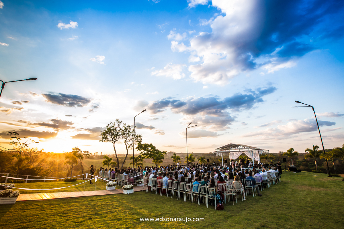 Casamento_da_Fabiola_e_Henrique_em_Patos_de_Minas_MG._Sitio_toe_do_jo,_casamento_lindo_ao_ar_livre_em_patos_de_minas,_casamento_ao_por_do_sol,_com_o_melhor_fotografo_de_casamentos_edson araujo,_barbara_maquiagens,_nice,_toe_do_jo 